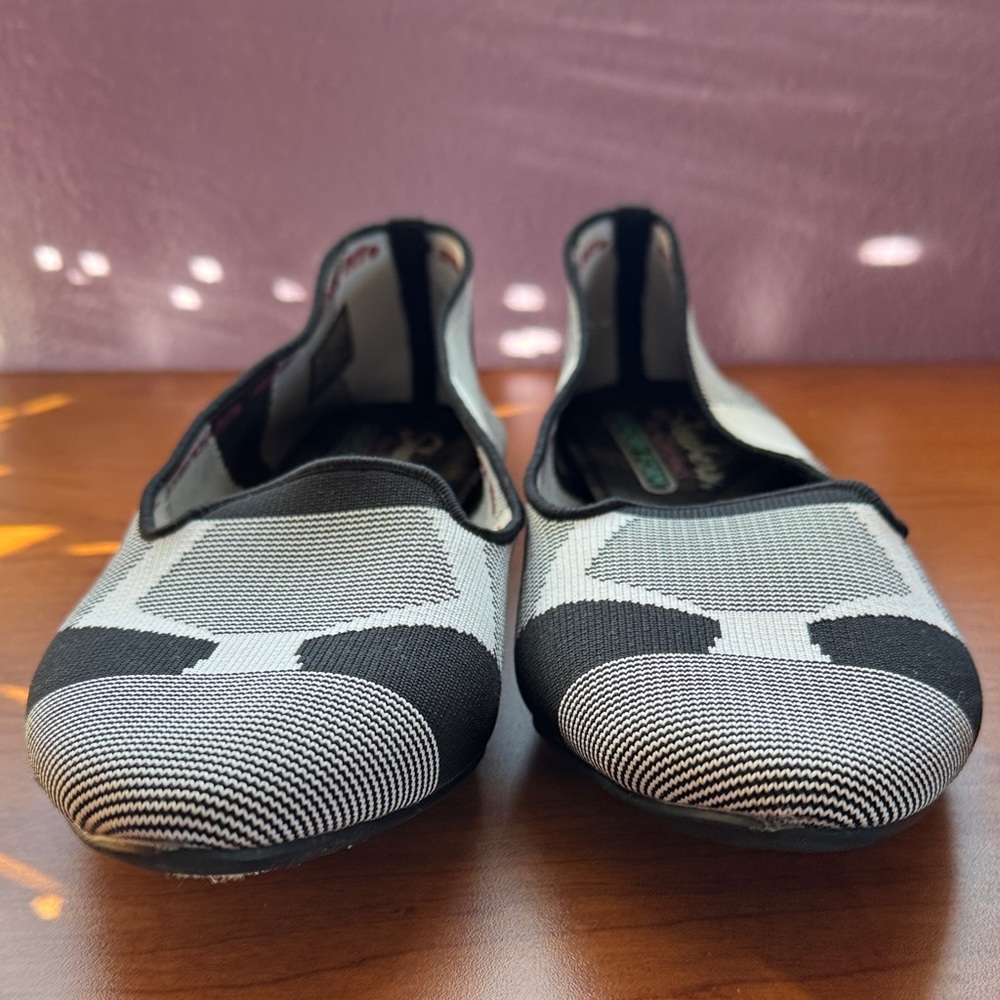 Skechers Black and white Women's Flats size 10 - Picture 2 of 9